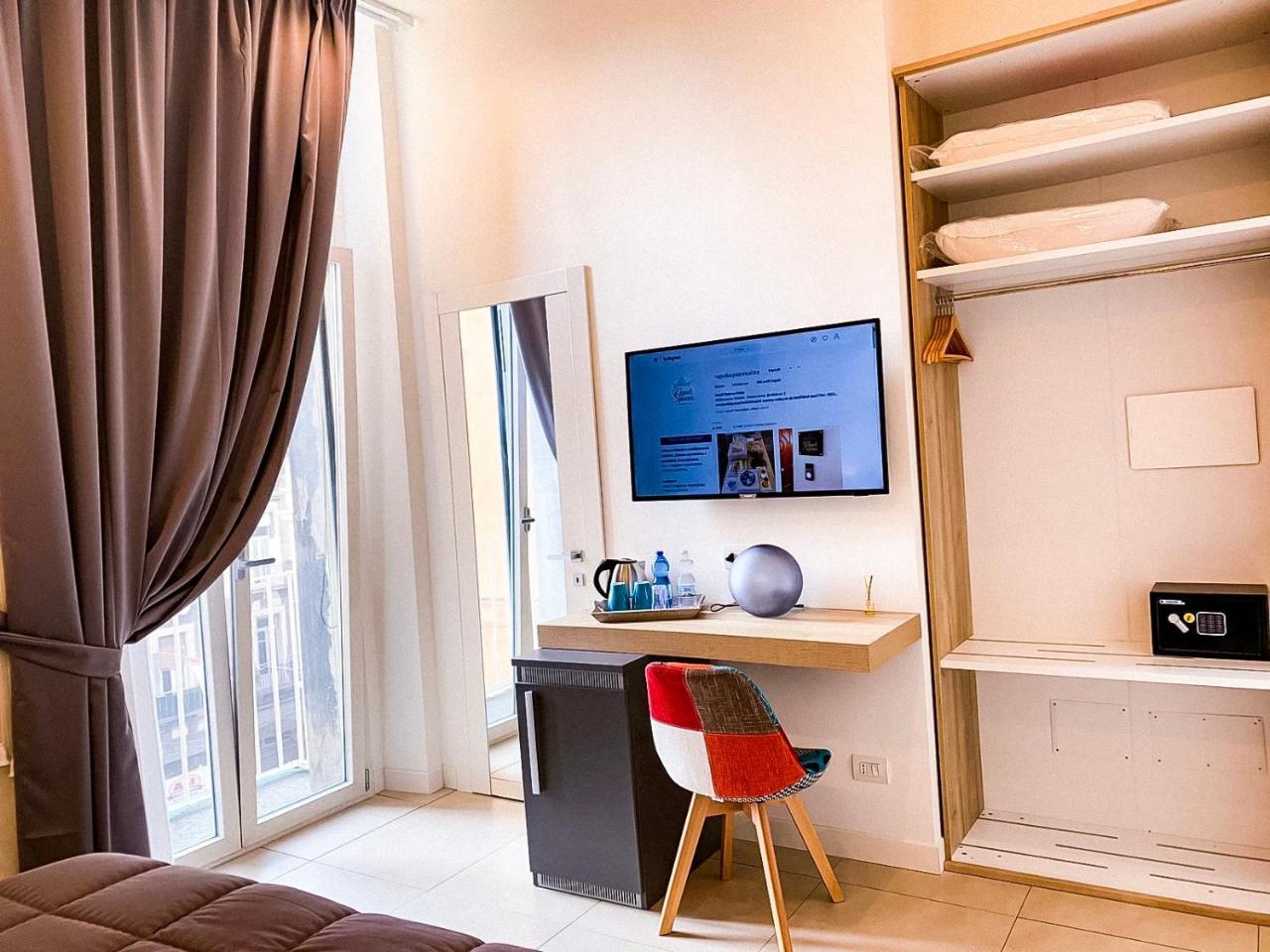 Napoli Squares Suites Luaran gambar